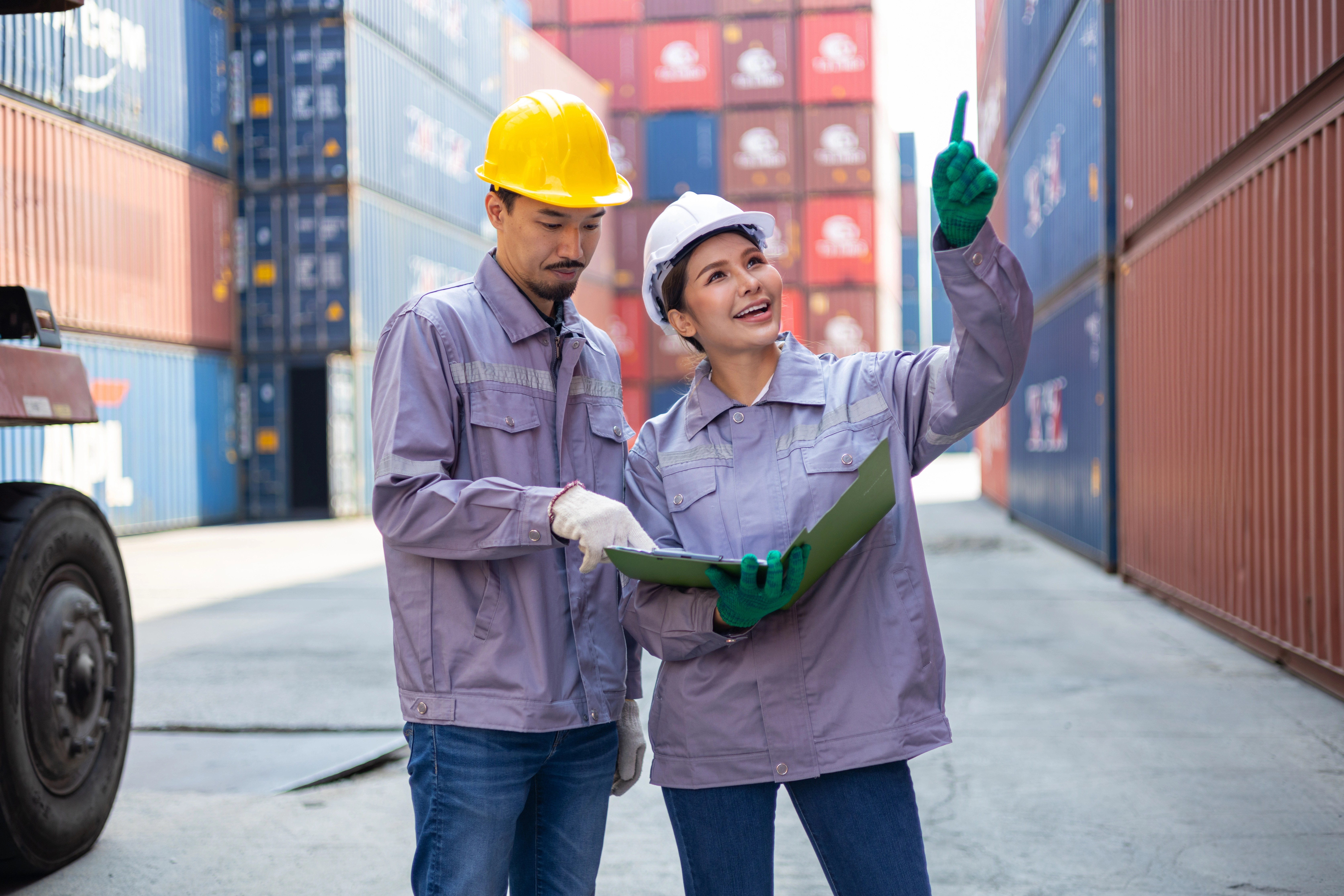 CUSTOMS & COMPLIANCE